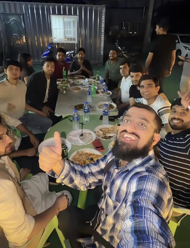 现在全网最想留在中国不走的，恐怕就是那群在华的印度小伙了吧。不是因为日本美国