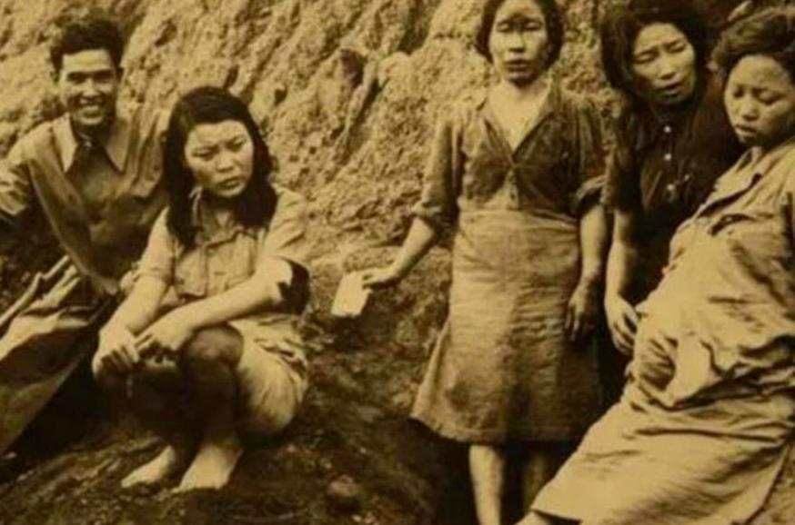 1943年，一位产妇在山沟里承受着分娩的剧痛，在痛到几乎昏厥之际，她死死攥住母亲