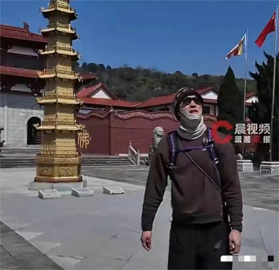 刘翔，冲上热搜！3月14日深夜，许久没有消息的刘翔，连夜冲上热搜，原因是他一个