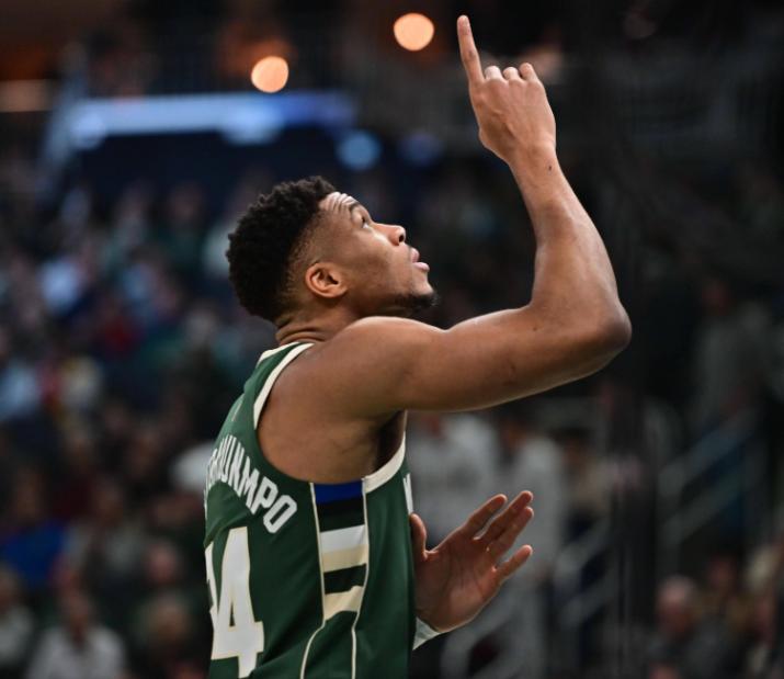 字母哥摊牌了，不愿搭档持球大核！ 知情媒体爆出字母哥明确表达立场，他不愿再和