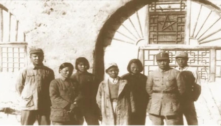 1950年，粟裕进京汇报工作，偶遇情报部部长李克农。见到他，李克农连忙问道：“粟