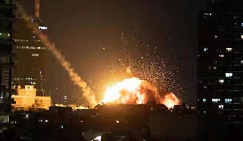 极为震惊！沙特利雅得机场再次遇袭，巴基斯坦公民死亡，所谓强大的沙特联军，竟然保护