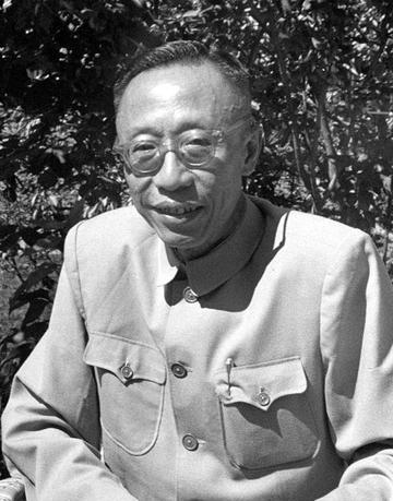 1967年10月17日，溥仪在北京因病去世后，他的家人不知道该以何种规格来安葬溥