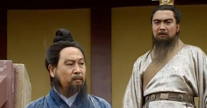 公元199年，曹操俘虏陈宫，处死之前戏弄他：“你一死，你的妻子怎么办呢？”陈宫想