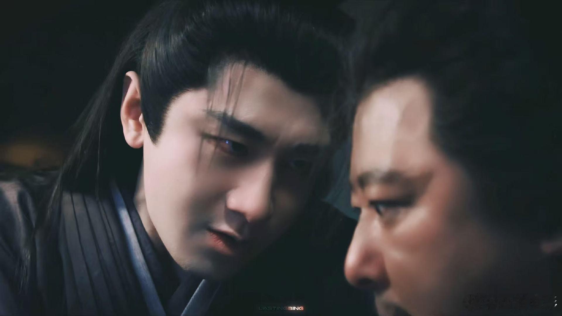 谁说成毅是邪恶银渐层的成毅撑杆跳上马名场面！又酷又萌的反差感，邪恶银渐层的气场