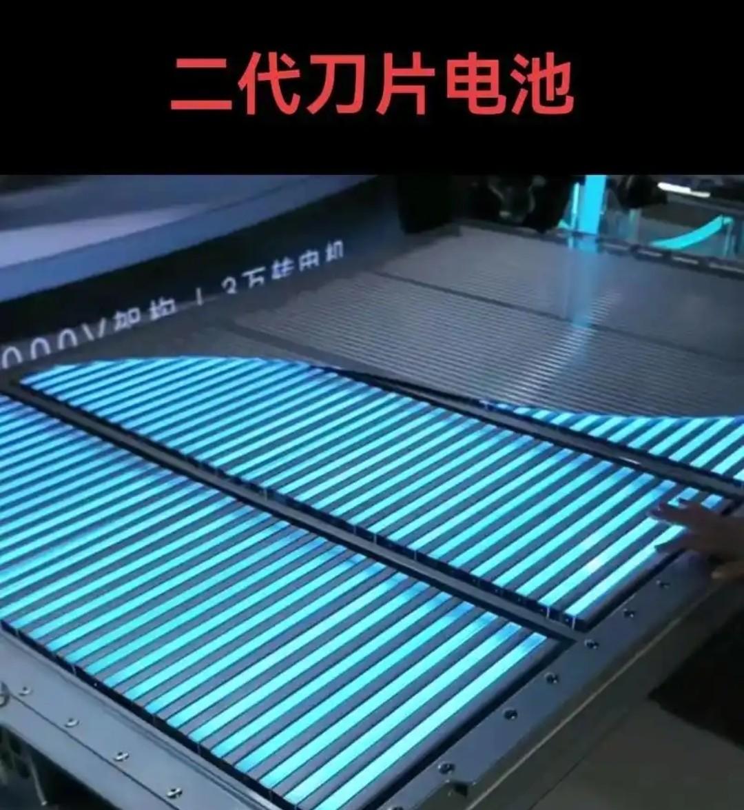 比亚迪这新电池一出来，别的厂家今晚是别想睡踏实了。续航一千公里，充电一刻钟能跑