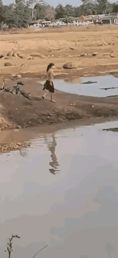 别骂河边打娃的妈妈了！那棍子抽的不是孩子，是吓破胆的焦虑啊！