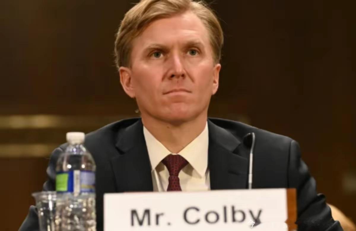 福建舰正式入列，三亚军港喜气洋洋，五角大楼直接上演了一出“表面淡定实则慌神”的大