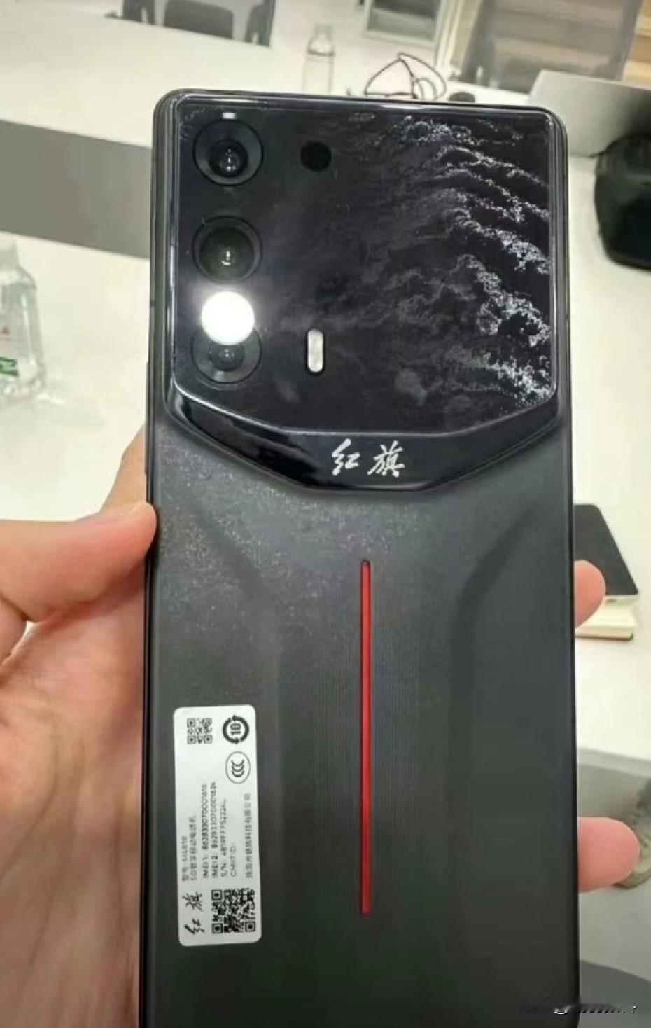 红旗手机要来了红旗汽车许多国人都熟知这一品牌但红旗手机很多人或许不太了解