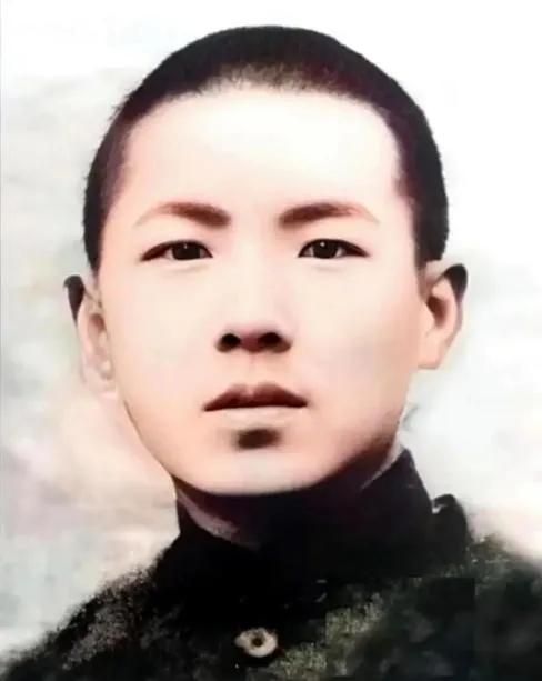 1938年，唐山“矿工刀客”、28岁的节振国被日军囚于宪兵队大牢，处决前夜，他竟
