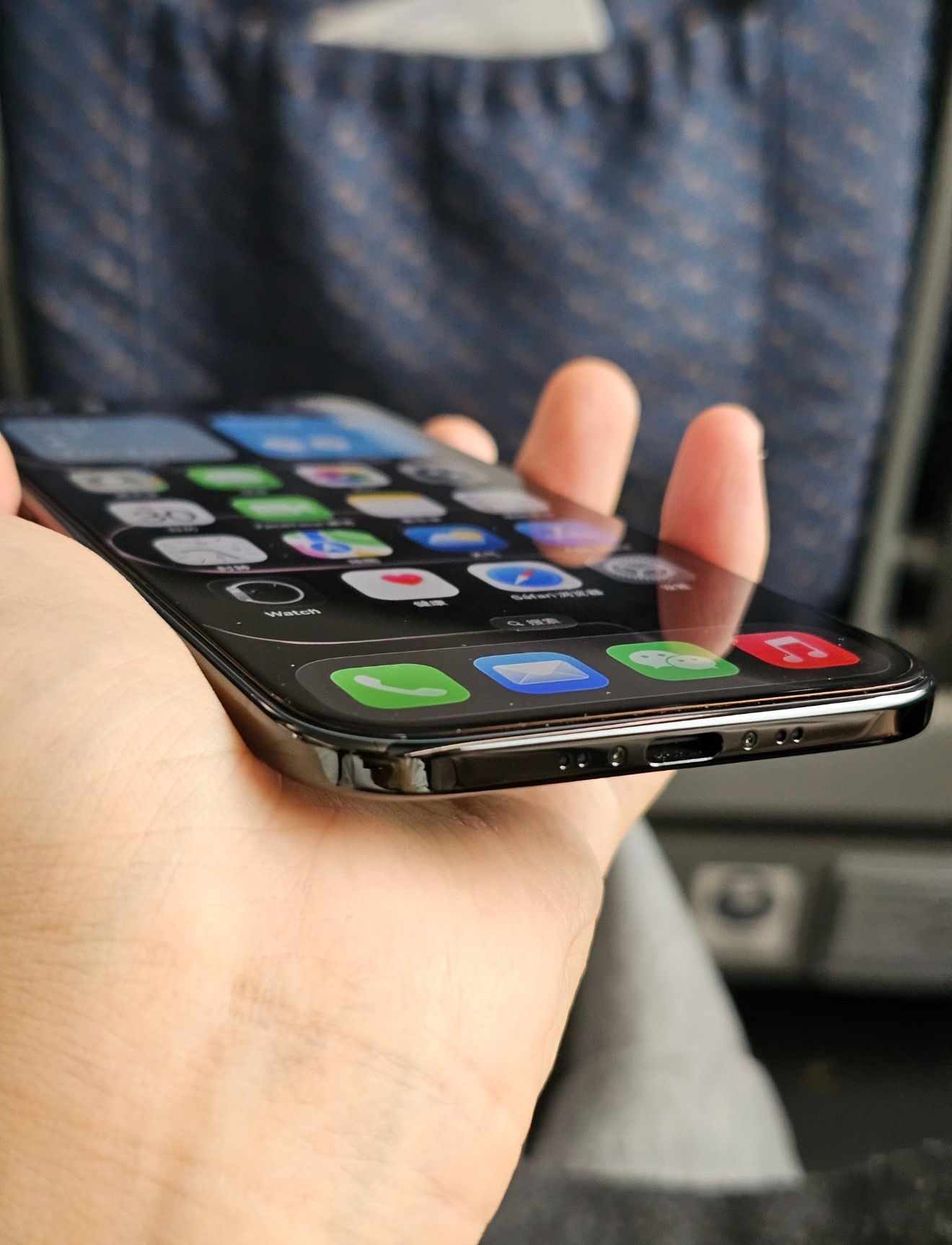 iPhoneAir抗弯测试iPhone17Air应该是这代最硬的了吧？边框还是