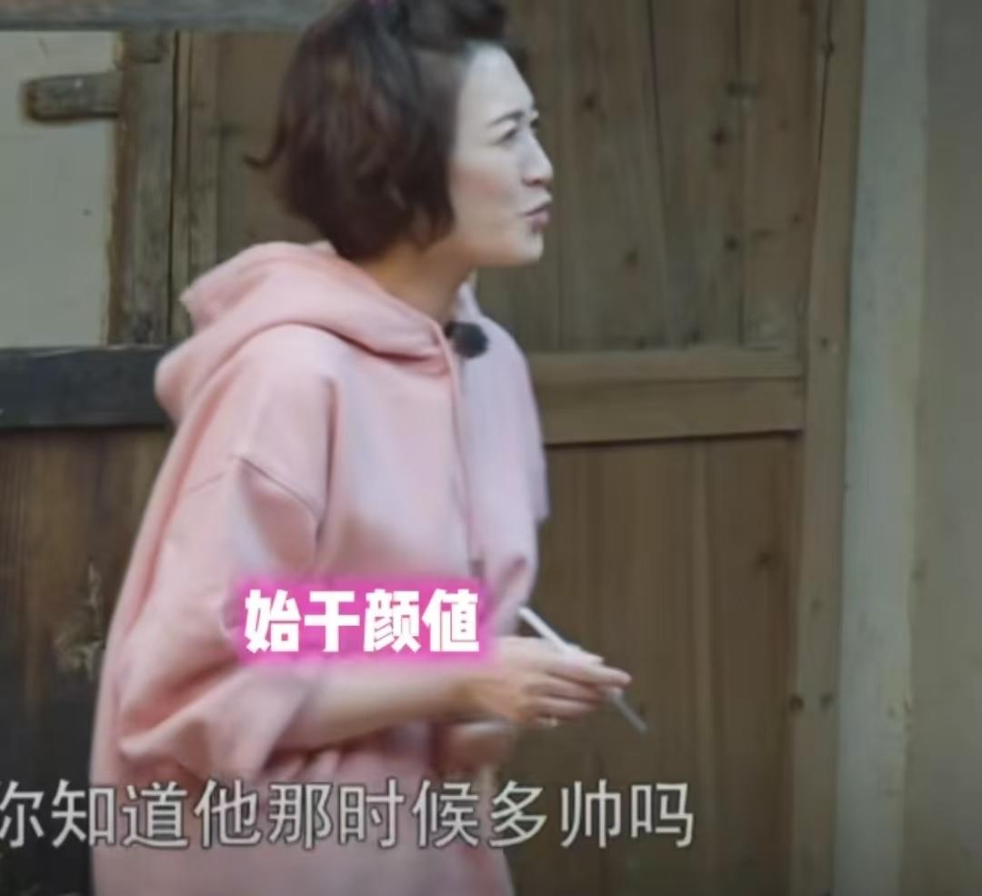 李小冉疯狂夸黄磊年轻的时候很帅，她从小看黄磊的戏长大的！李小冉：“我真的是看黄