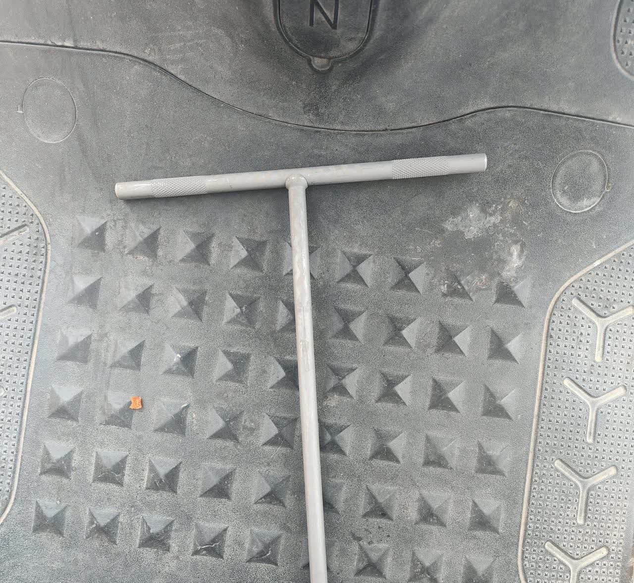 实体店都把消费者放冤大头呢！这个小套筒扳手，网上品牌的卖2块多，没品牌的不到2块