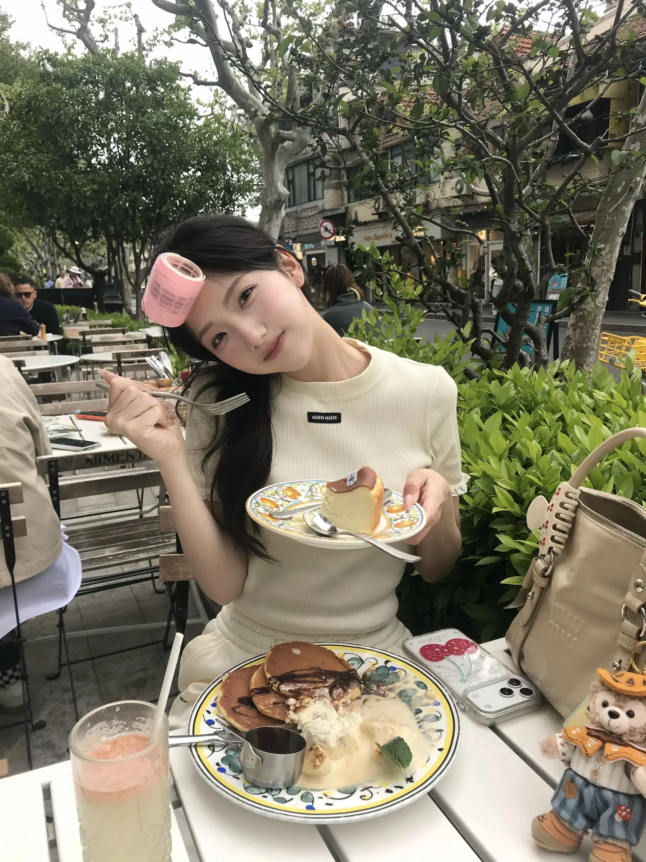 我始终觉得被人记录是一件很幸福的事 以前我总会下意识的躲避镜头 因为我...