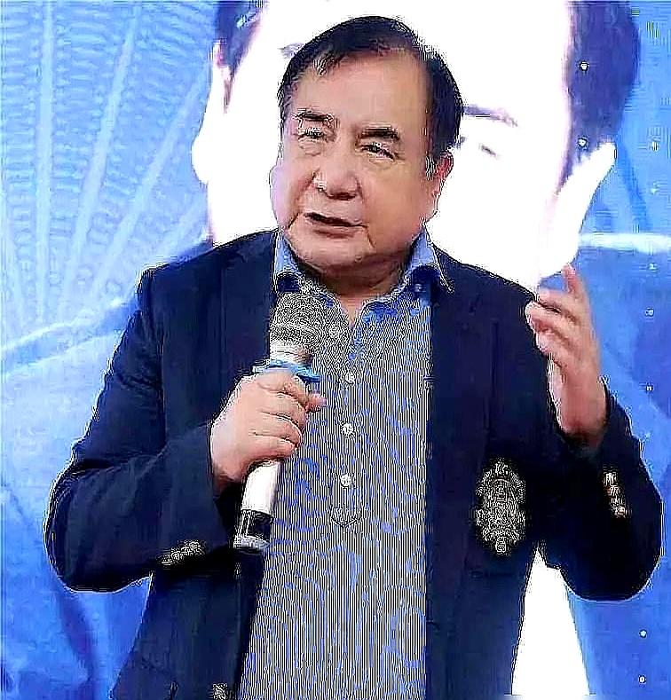 杯子还没落桌，评论区已经起浪。这两天，李晓华给董路摆庆功宴，祝贺来之不易的那点