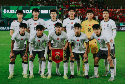 中国足球又上热搜了，但这次不是因为赢球，而是禁赛名单刷屏——腐败、假球、权力交易