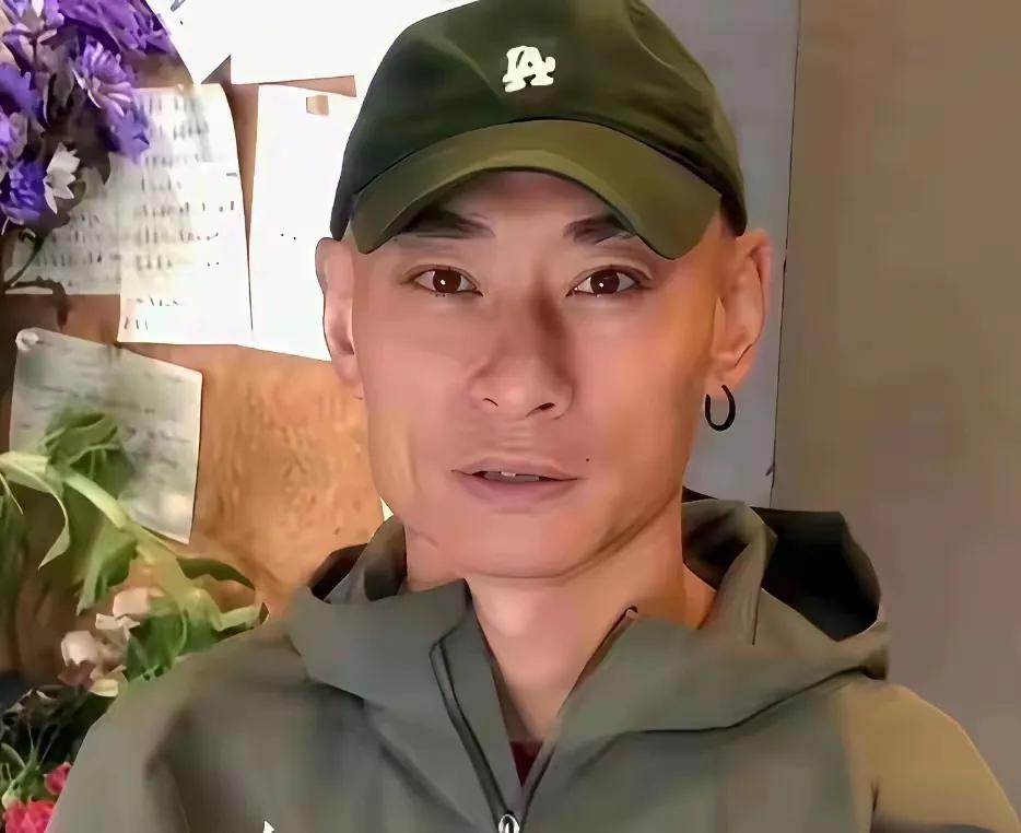 长城上敲"鬼太鼓"的始作俑者叶松源，到底是何方人士？到现在网友也没完全扒出来，多