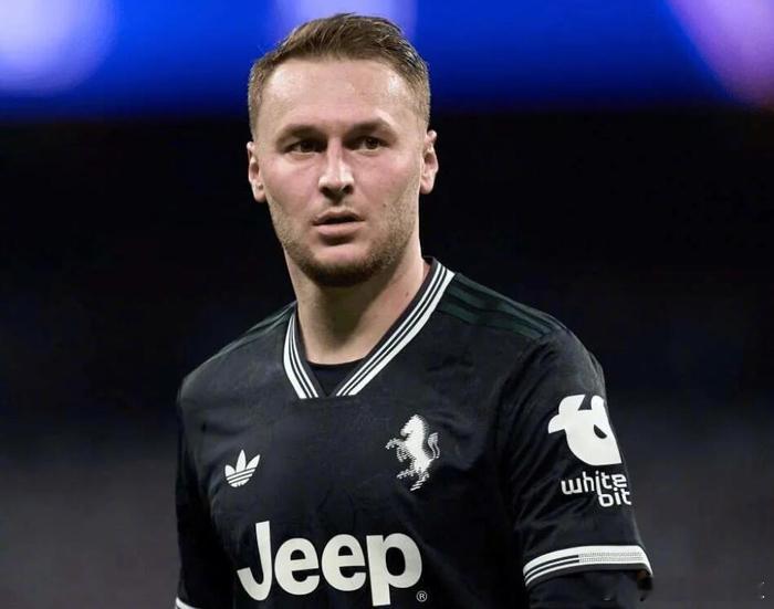 曼联中场补强瞄准尤文！🔴红魔有意签下尤文中场库普梅纳斯，转会估价锁定300