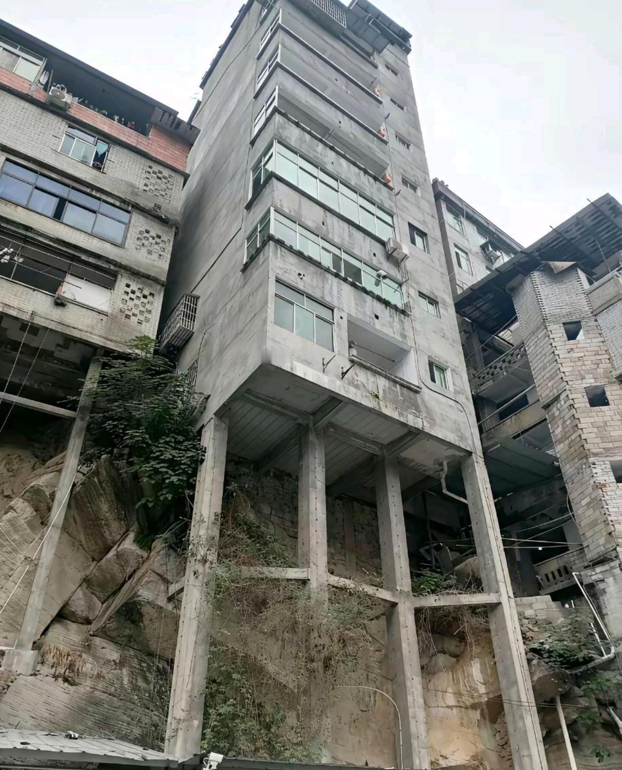 一个敢设计，一个敢住