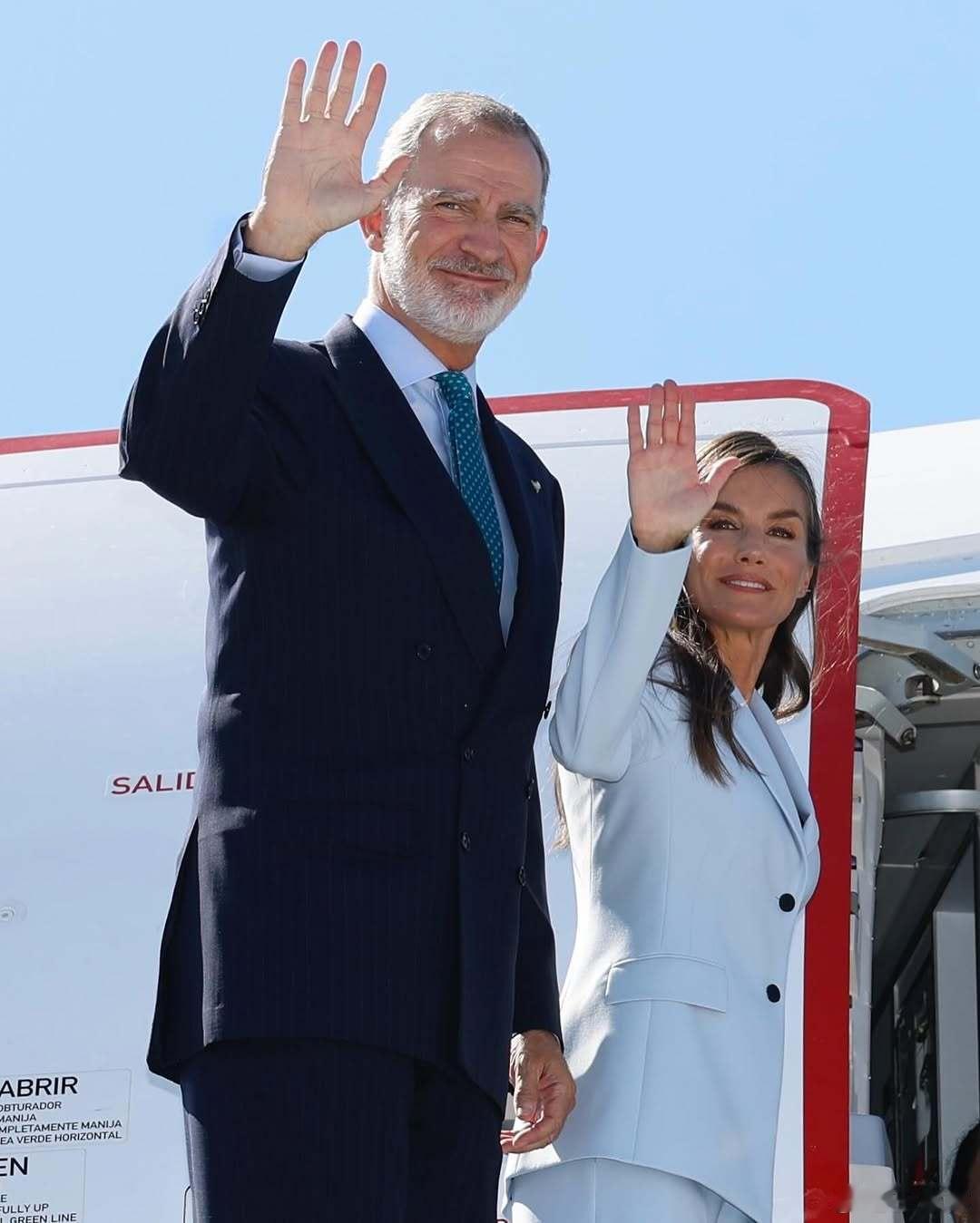西班牙王室🇪🇸9月16日，国王夫妇离开国内启程前往埃及进行国事访问。第一站
