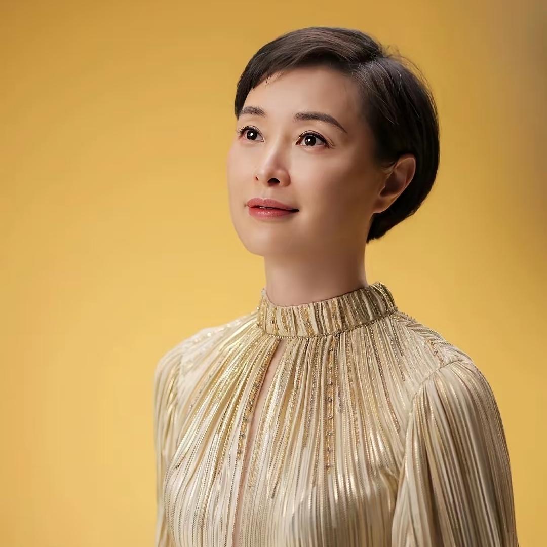 演员吴越说：“当年，我决定要考艺术院校时，身边大多数人是反对的，但我爸爸却很支持