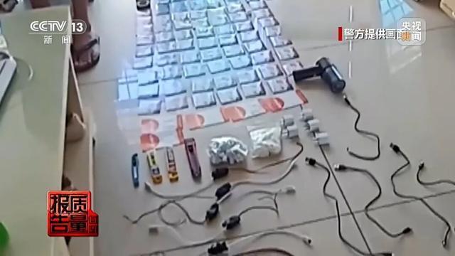 “这就是监守自盗的下场！”北京丰台，女子和男友租房发现床铺正上方天花板有个小孔，