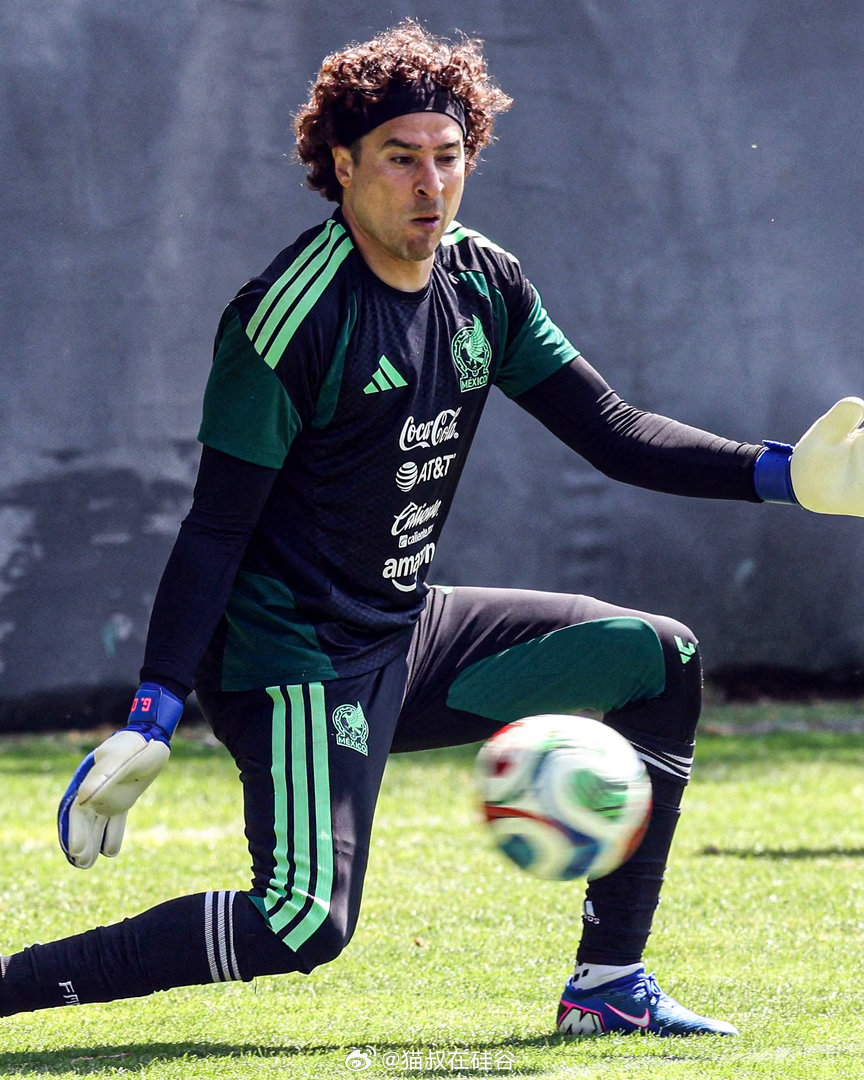 第一位六次参加世界杯的门将！40岁的墨西哥传奇门将吉列尔莫·奥乔亚（Guille