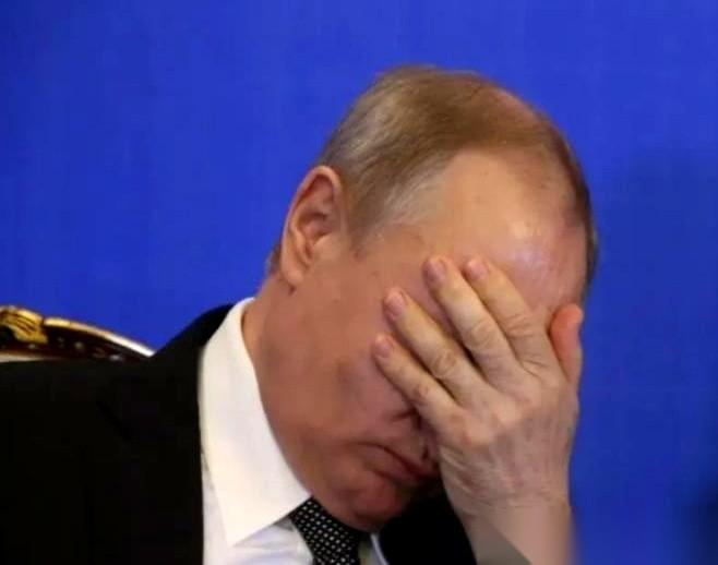 普京这老哥，真是不出手则已，一出手就往人脸上甩王炸。直接官宣，搞出来一个能在海