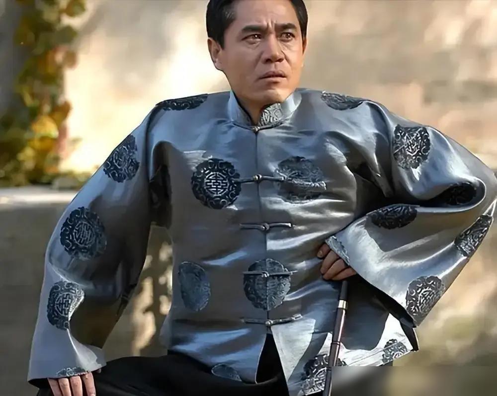 陈宝国砸了几百万，送儿子去帝国理工读机械硕士，结果他扭头就去了横店跑龙套。你