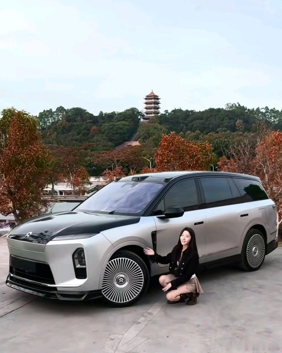 这个涂装瞬间让新ES8帅出一个新高度啊