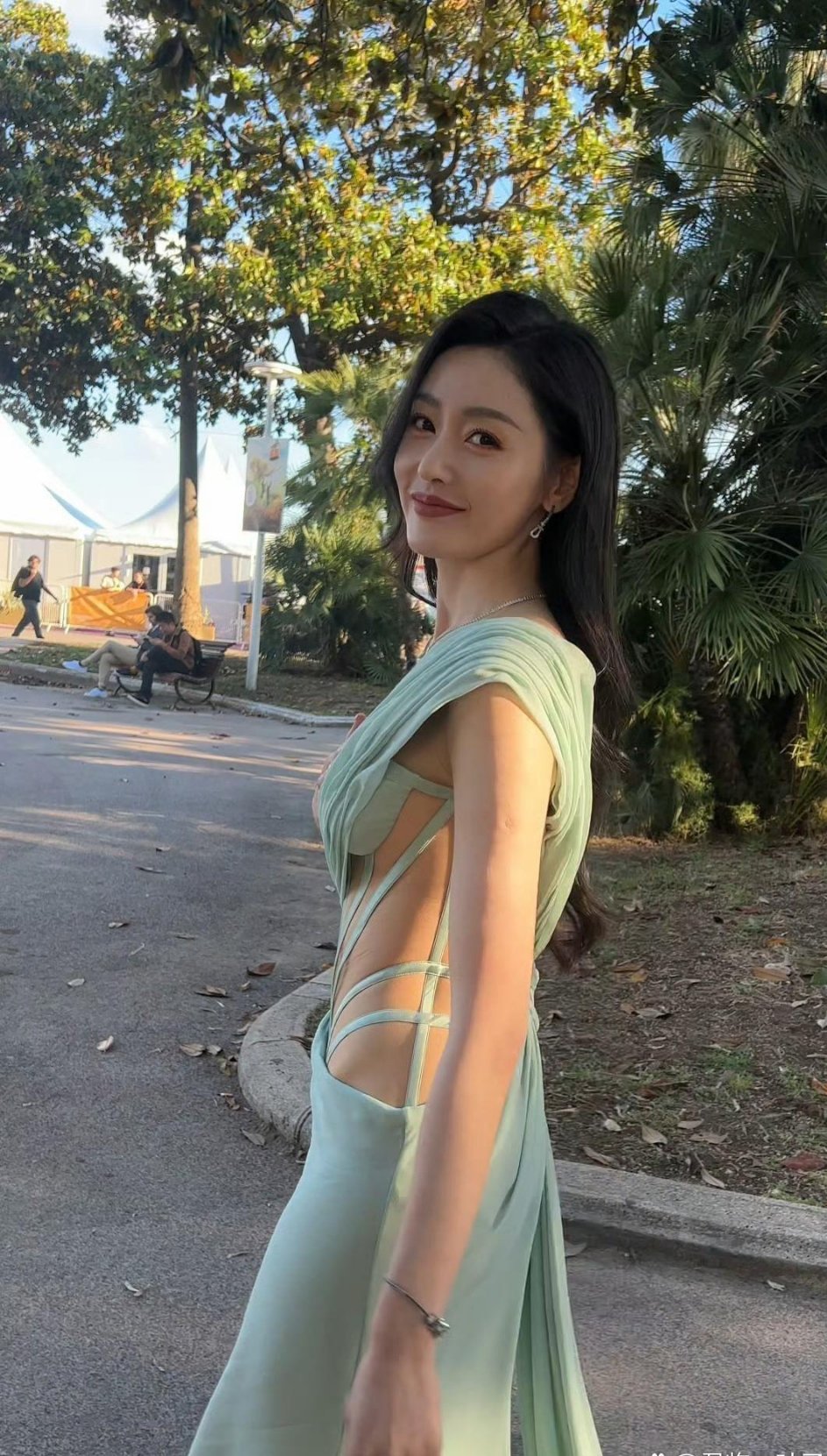 张天爱这个衣服其实挺危险的​​​