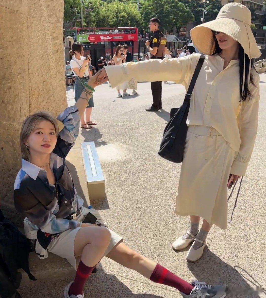 刘诗诗原来是和于莎莎，Celine朋友一起，游西班牙呀​​​​