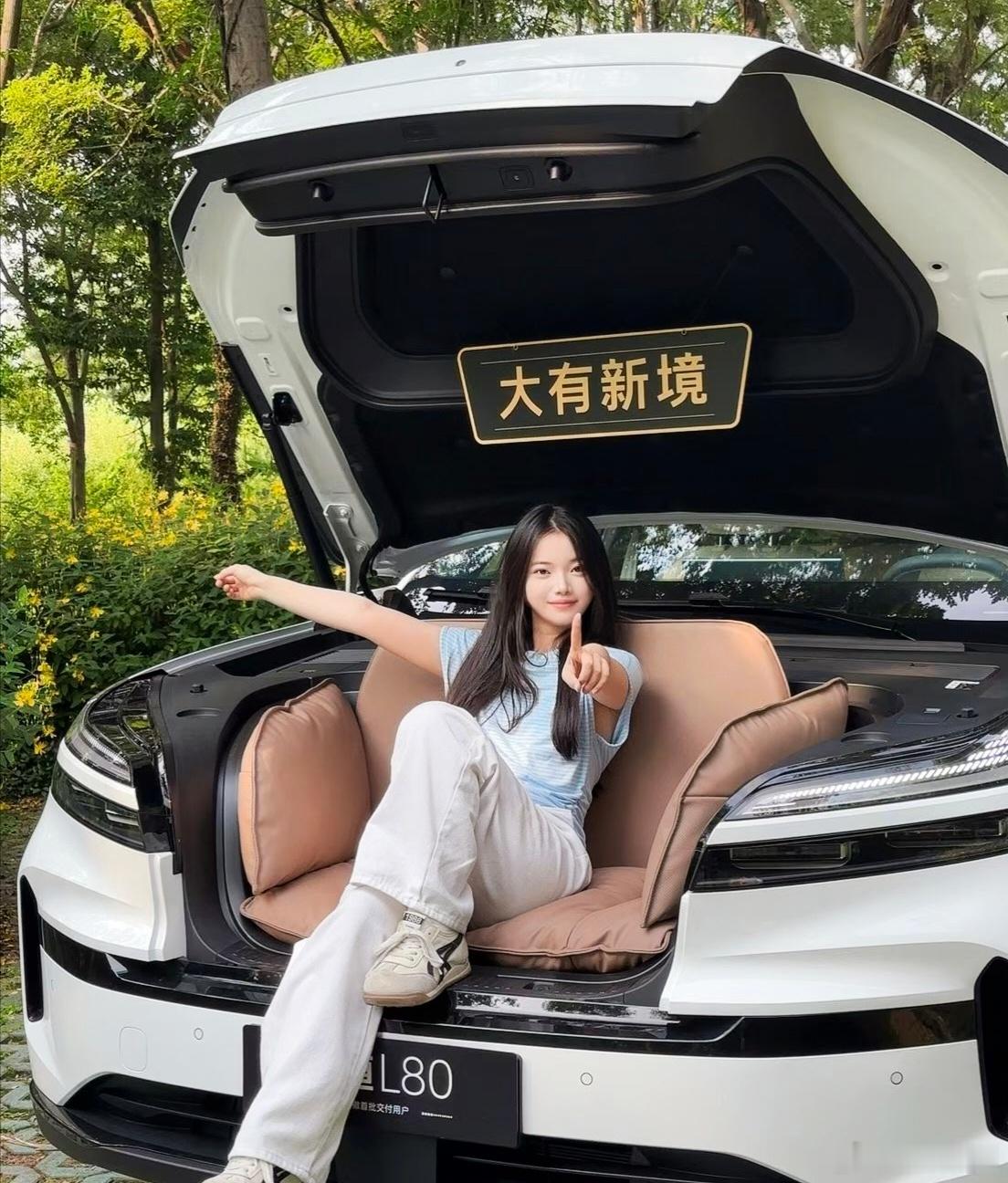 小助理来啦，指到谁谁中奖！抽14个现金红包🧧，点赞就行～