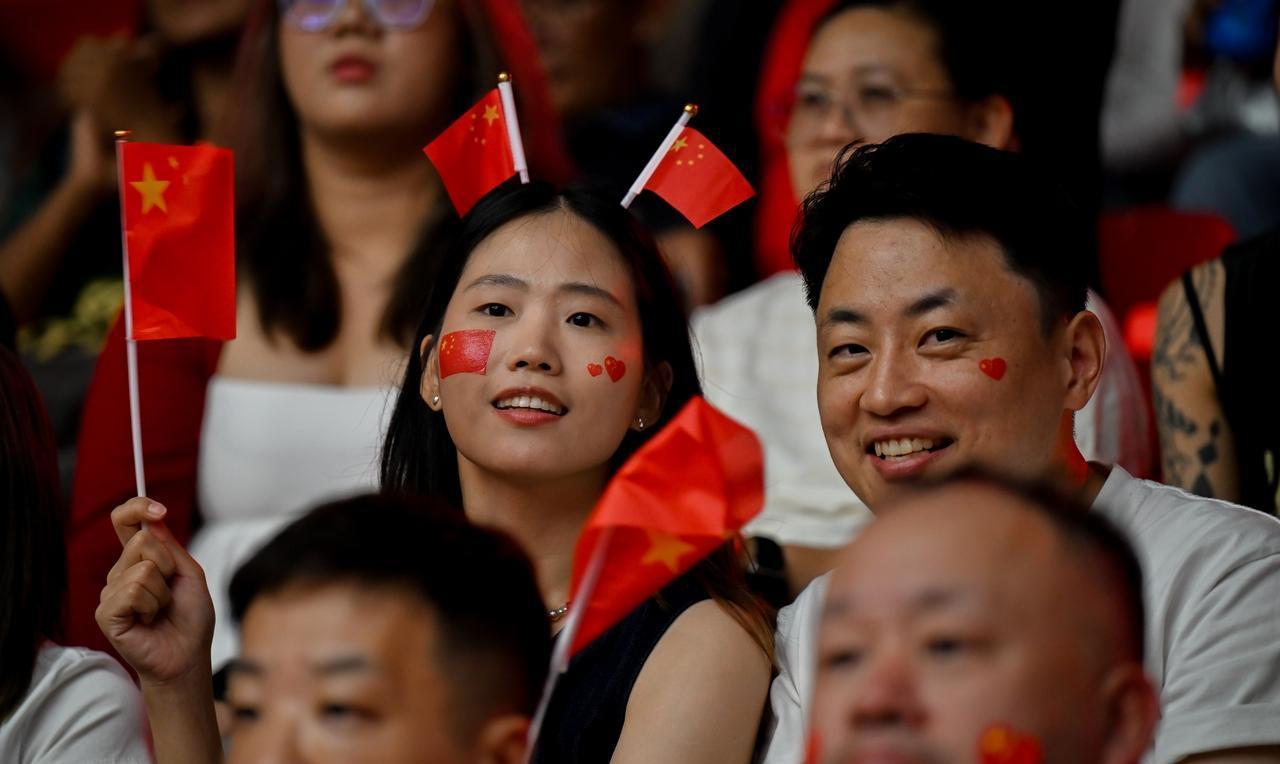 希望中国排协积极申办女排世锦赛，上一次世锦赛在中国举办还要追溯到1990年，女排