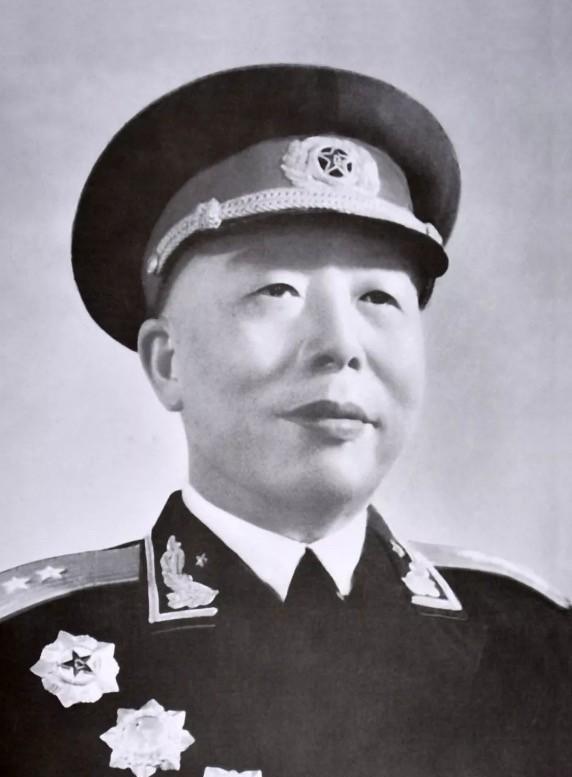 1939年，萧克通知宋时轮去开会，要求他交出兵权去延安学习，却遭宋时轮反对，萧克