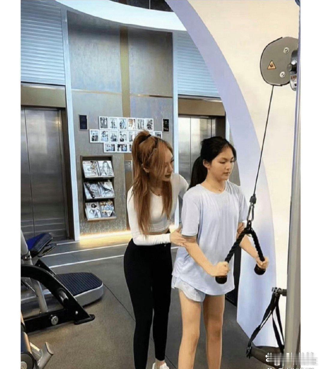 感觉王诗龄这个腿算得上内娱第一直了