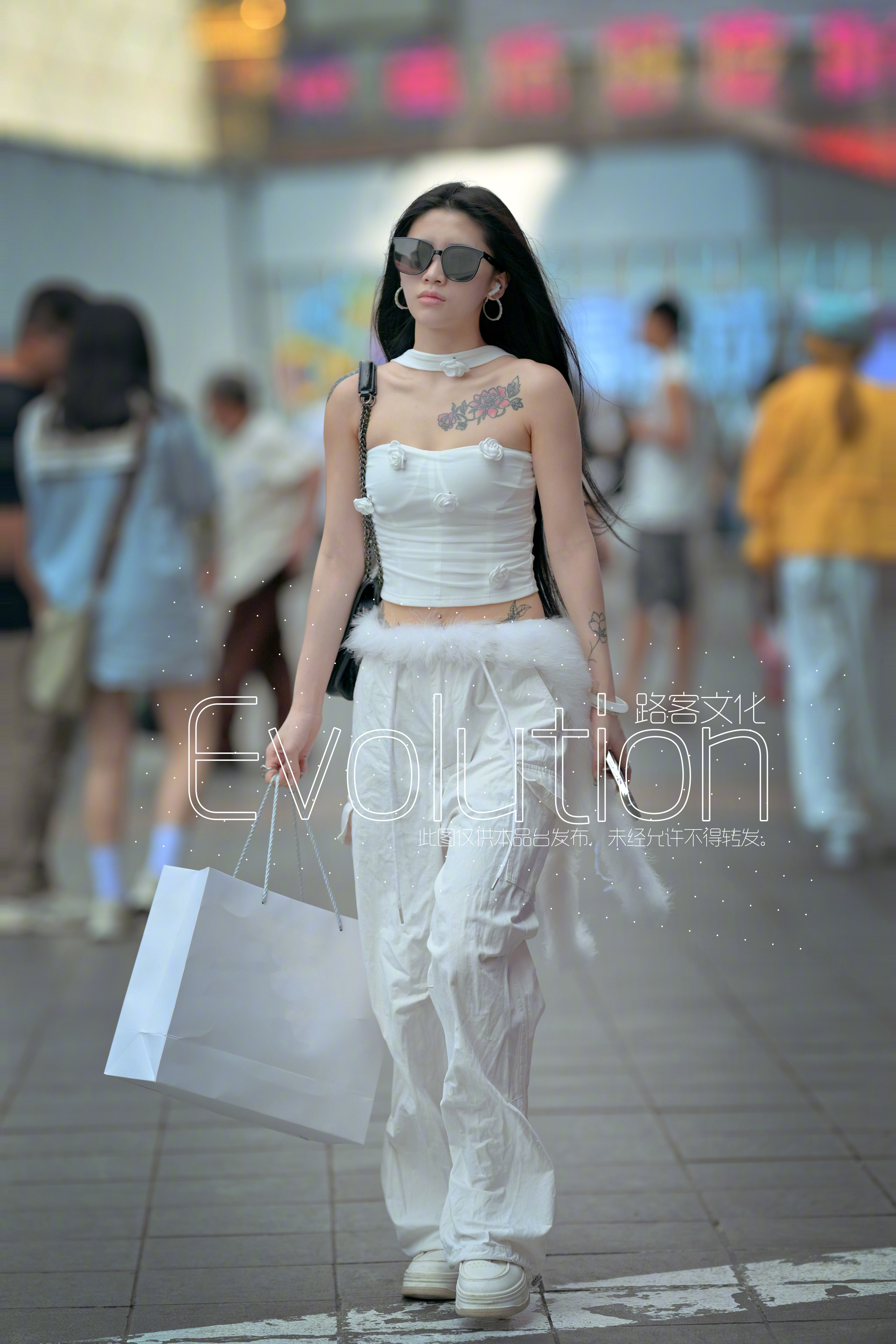 小姐姐一身白色穿搭夏季太醒目了！​​​