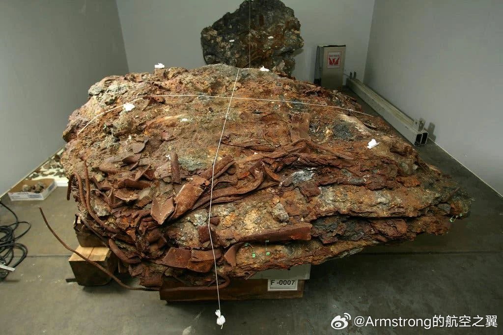 “流星”—世贸中心的多层楼板在9/11崩塌期间融合成一个单一的致密物体。​