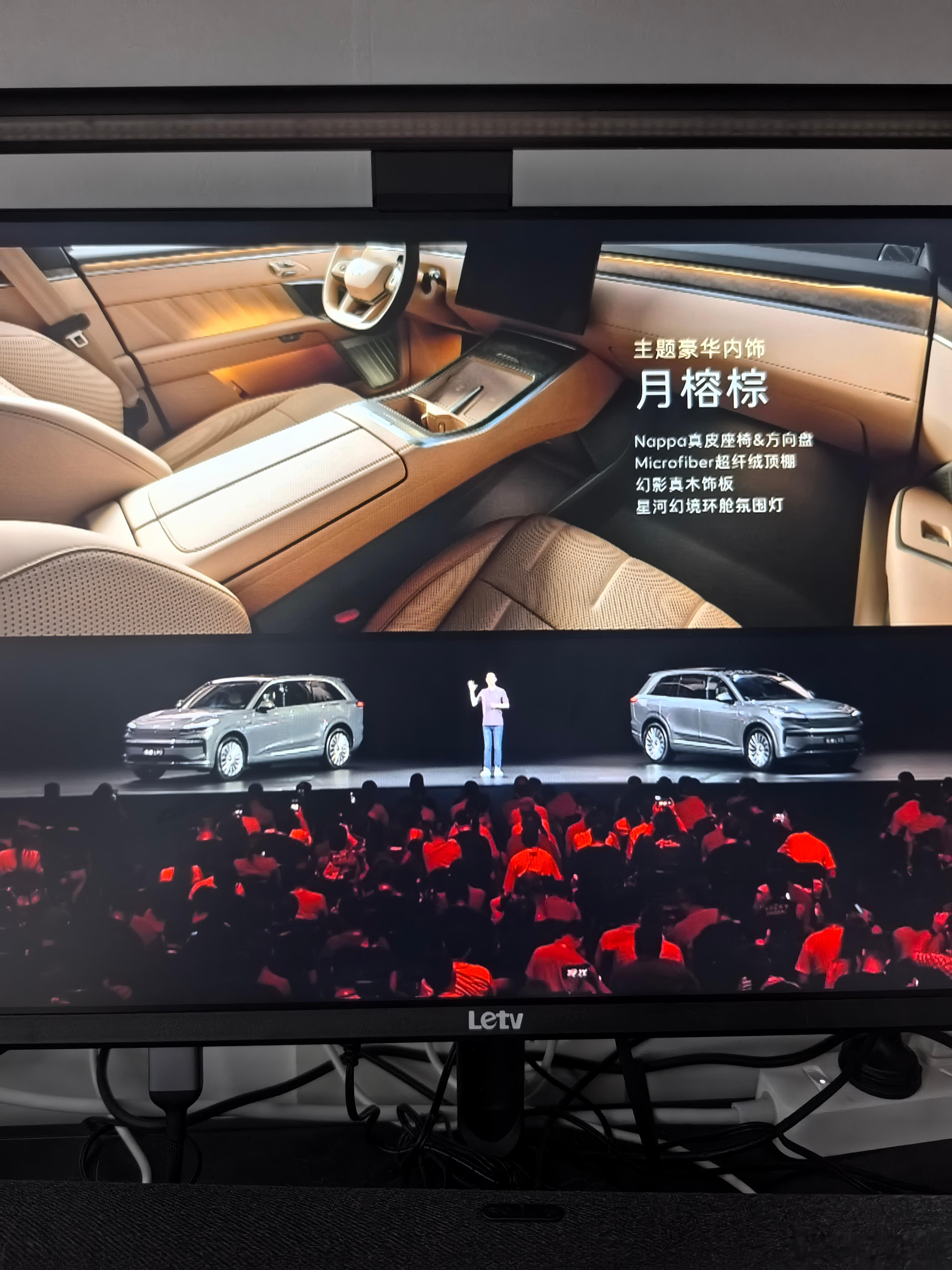 沈博怎么没上斌哥已经站了3个小时，讲了3个小时了[无奈摊手]当老板也挺累的[笑cry