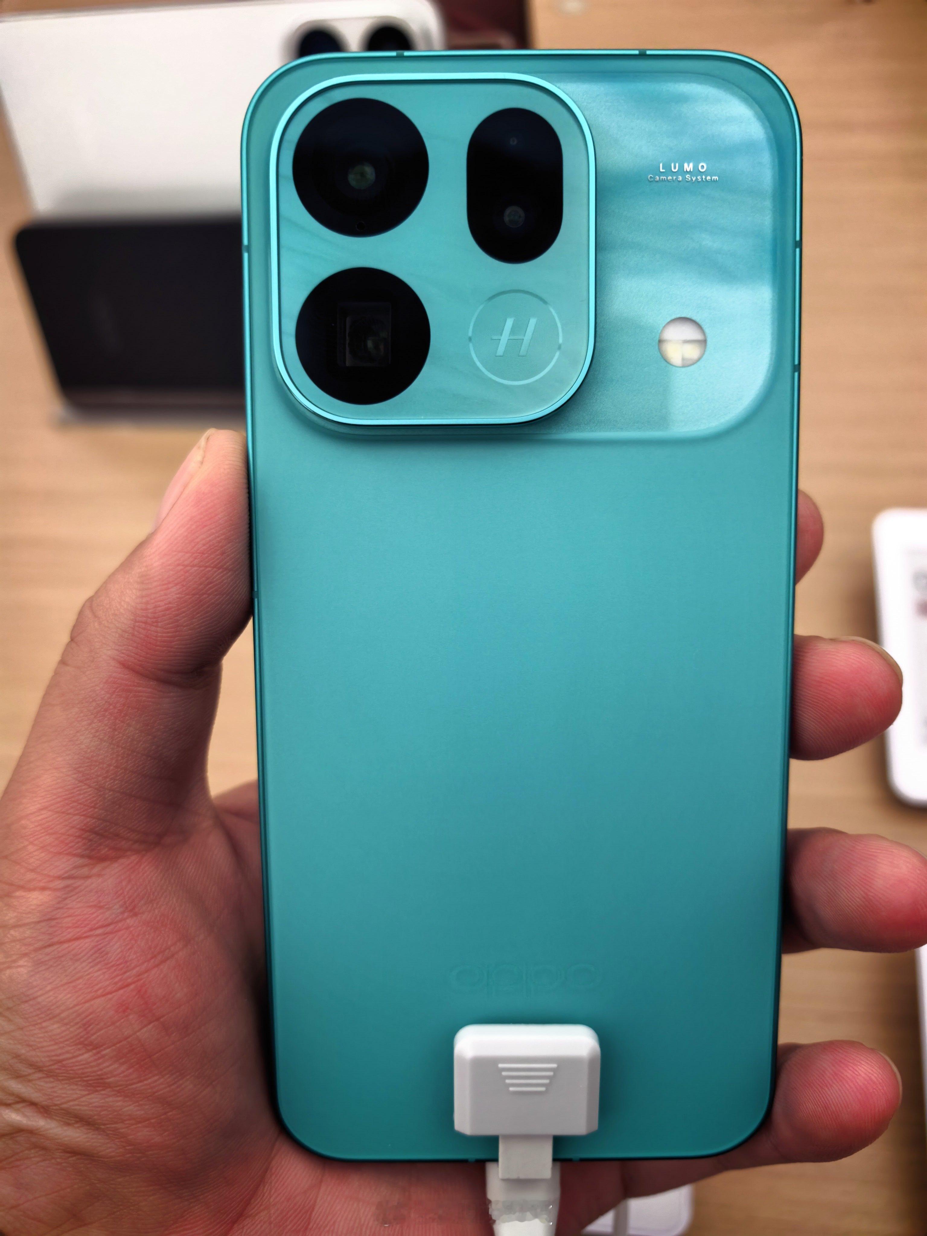 OPPOFindX9sPro升级盘点(X8s)屏幕：120Hz→144