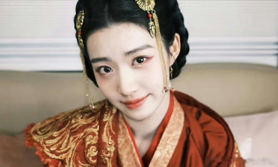 虞书欣VS卢昱晓，谁的演技更好?同款红衣造型谁更有故事感?