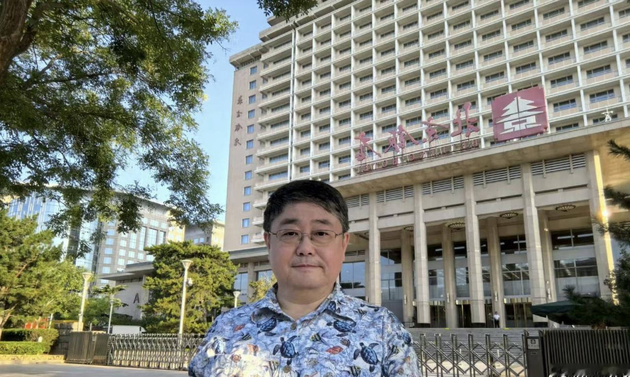 没想到台湾退役军人吕礼诗也收到邀请。现在吕礼诗已经抵达北京入住酒店了，如果不