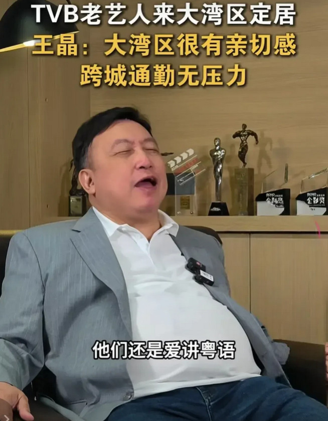 如今风向变了，轮到香港人往内地跑了，你品，你细品。想当年，多少人挤破头也要去