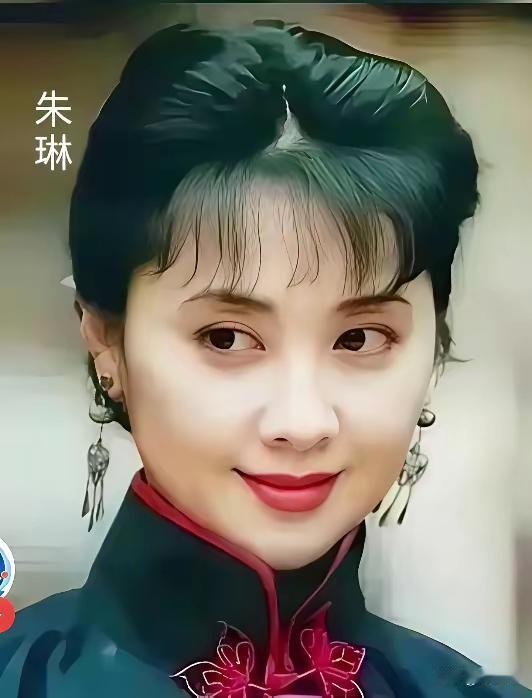 方舒！这是小萝卜头吗？真的不敢想象，扮演小萝卜头的方舒长大以后这么漂亮！五官是