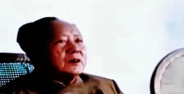 毛主席在延安文艺座谈会上的讲话，原文是这么说的：“我是个学生出身的人，在学校养成