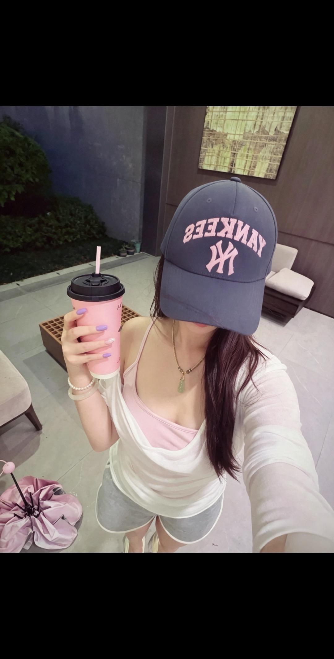 啊啊啊新做的美甲超级无敌喜欢💕。