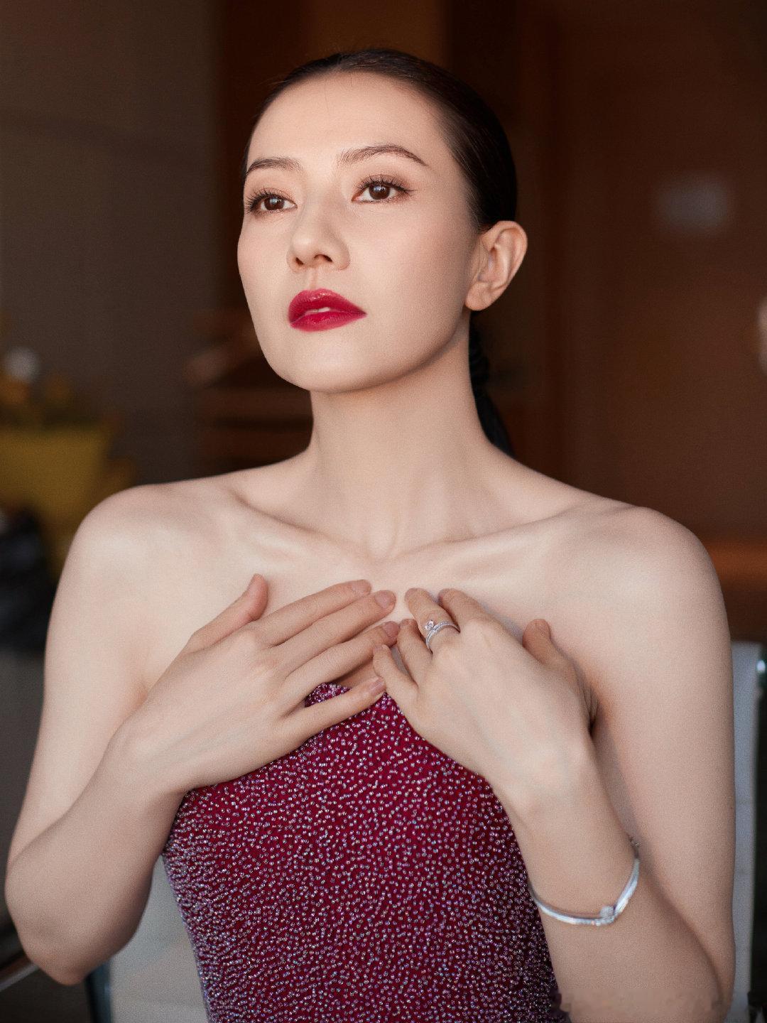 高圆圆每次看到妈妈根本忍不住[爱心][爱心][爱心]​