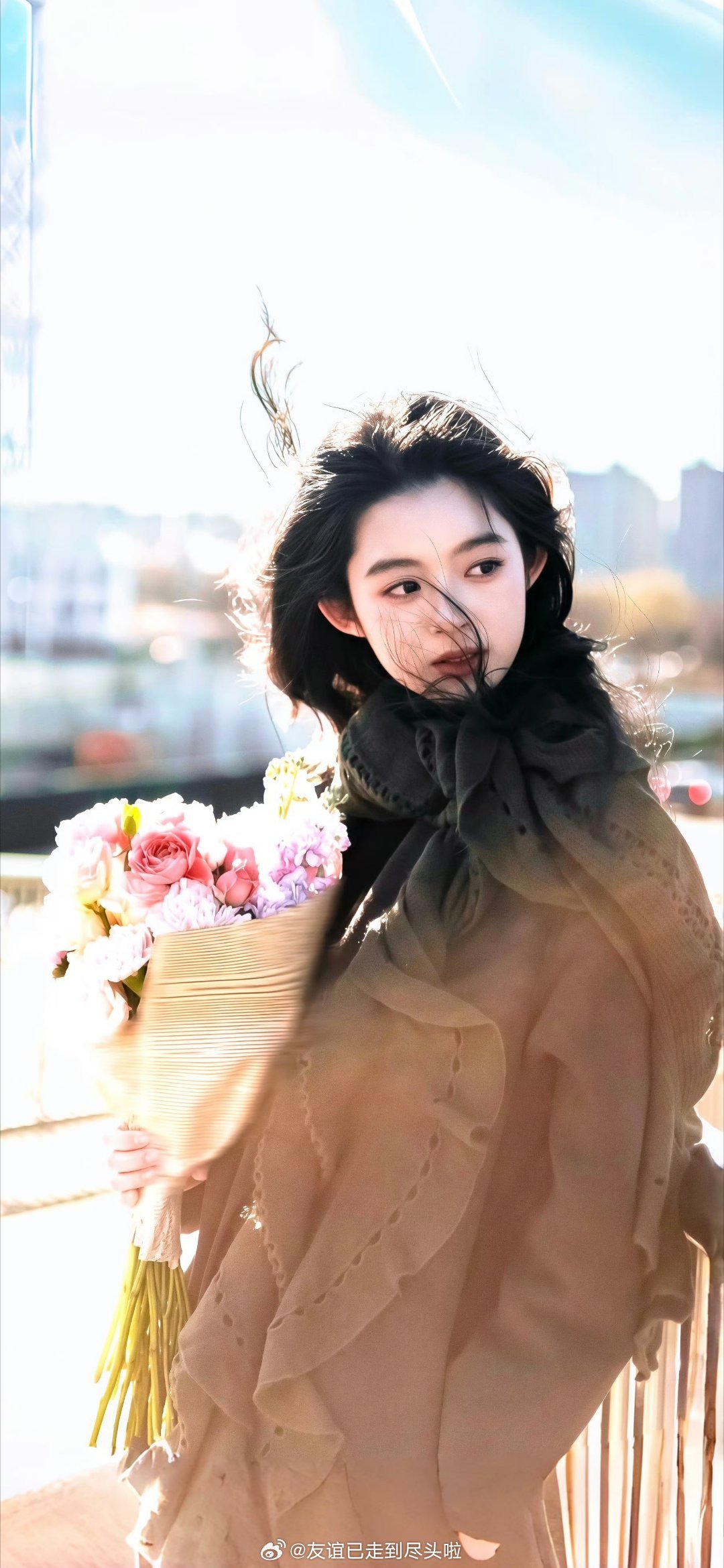 黄杨钿甜的动态关注度很大，看她广场，日常下沉用户还是喜欢叫她耳环姐，编她奶奶是市