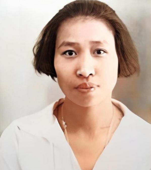 1955年，周总理在昆明见到了自己的初恋女友张若名，两人一起回忆曾经在一起的时光