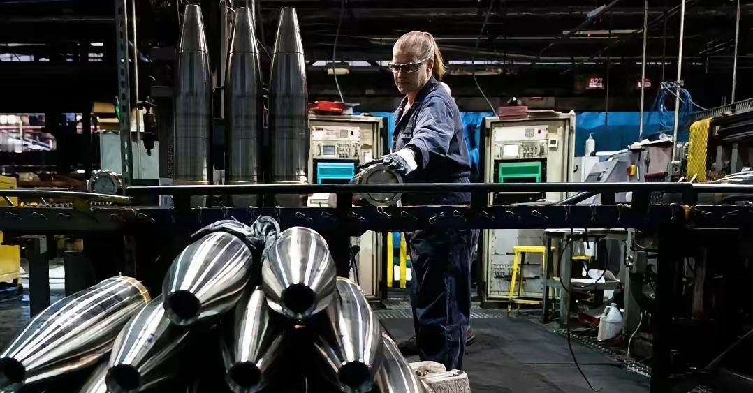 美军正急着补充武器库存的关键时刻，中方突然宣布了一个大消息，这下白宫彻底傻眼了！